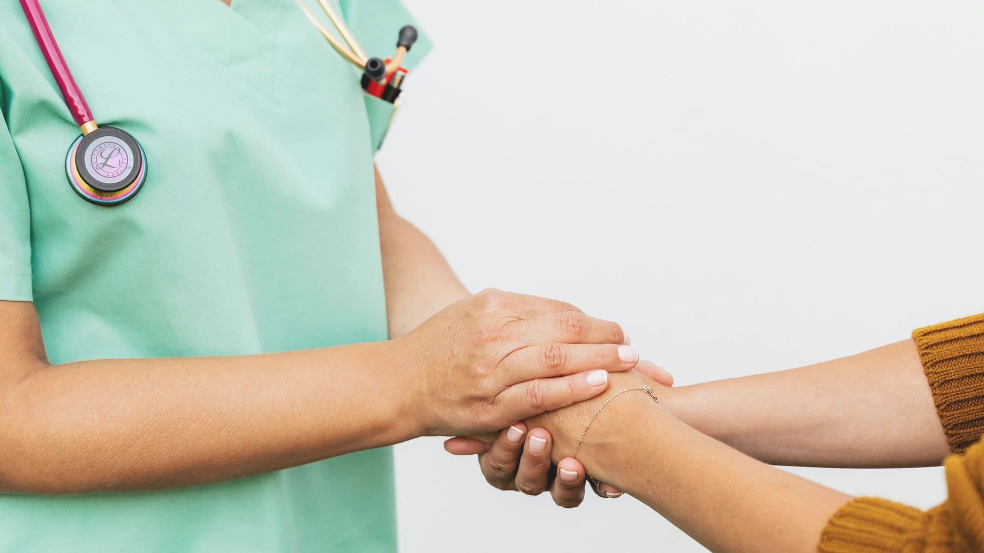 Diventare Madre Dopo 50: Fecondazione in Vitro con Uova Donatrici in Grecia – Studi Clinici di Pazienti
